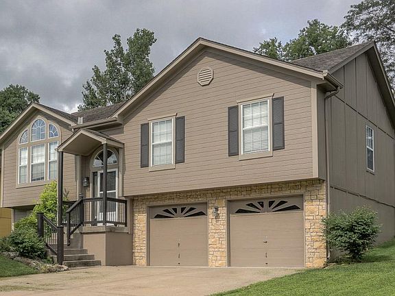 2nd image of 612 NE Topaz Dr
