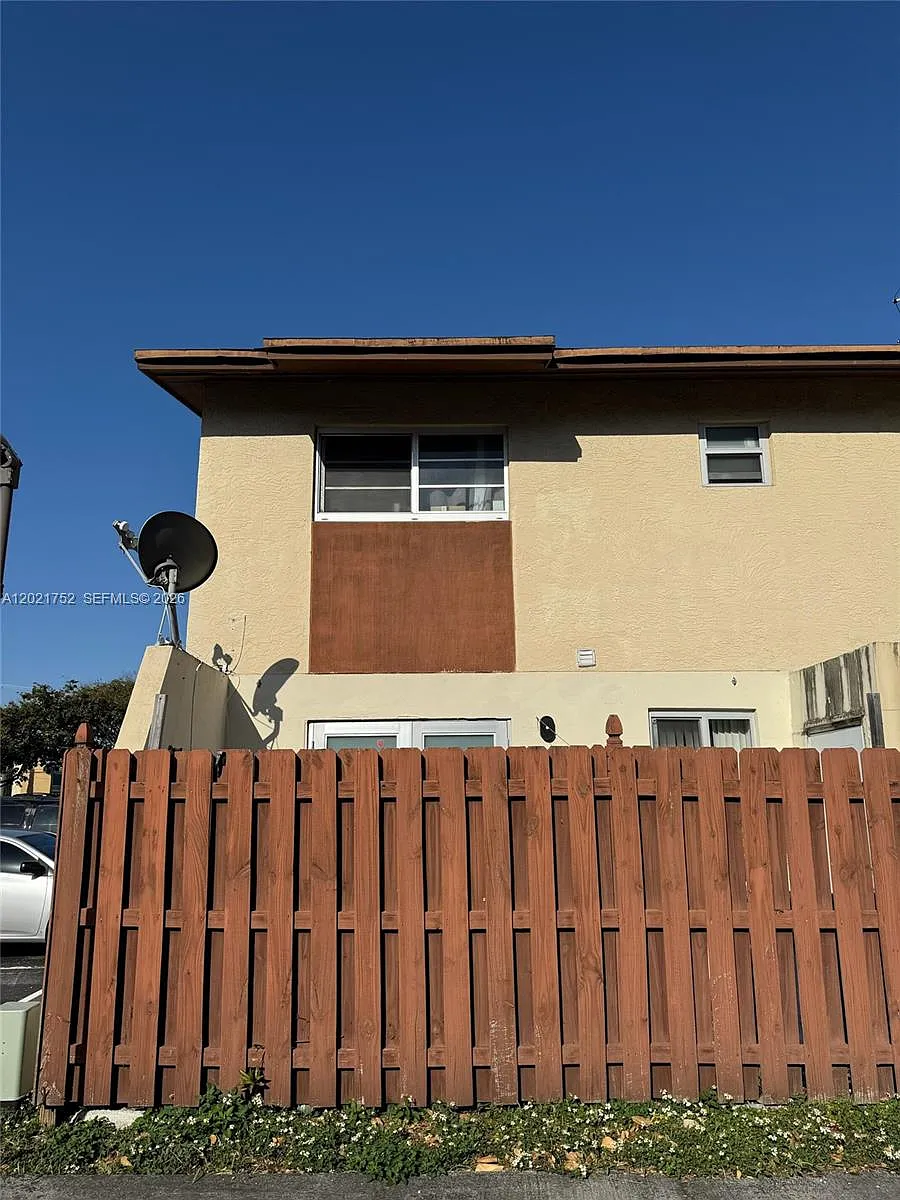 Building Photo - 11 SW 109th Ave #C9