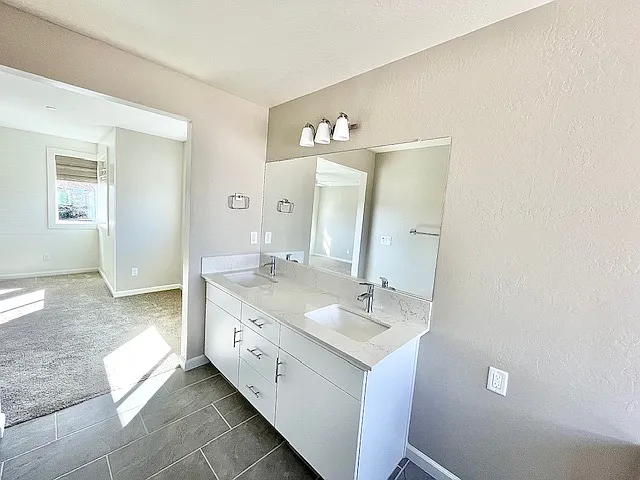 2003 N Perry Ln — Photo 28