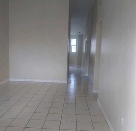 5th image of 2728 SE 17th Ave Unit 202
