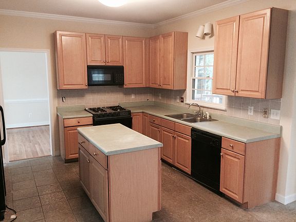Kitchen, island, gas cooking