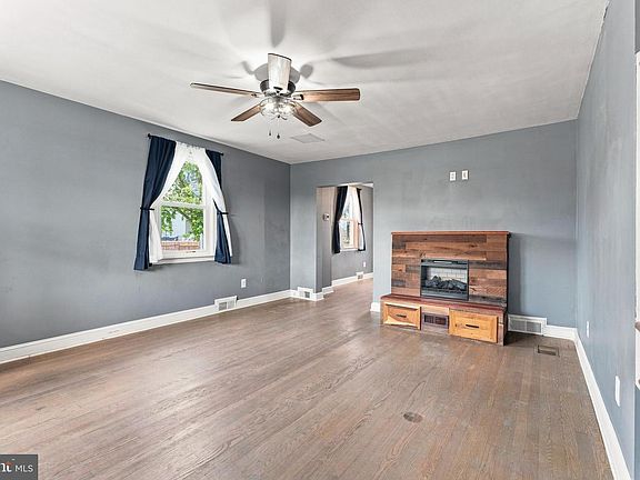 5th image of 2611 N Snyder Ave