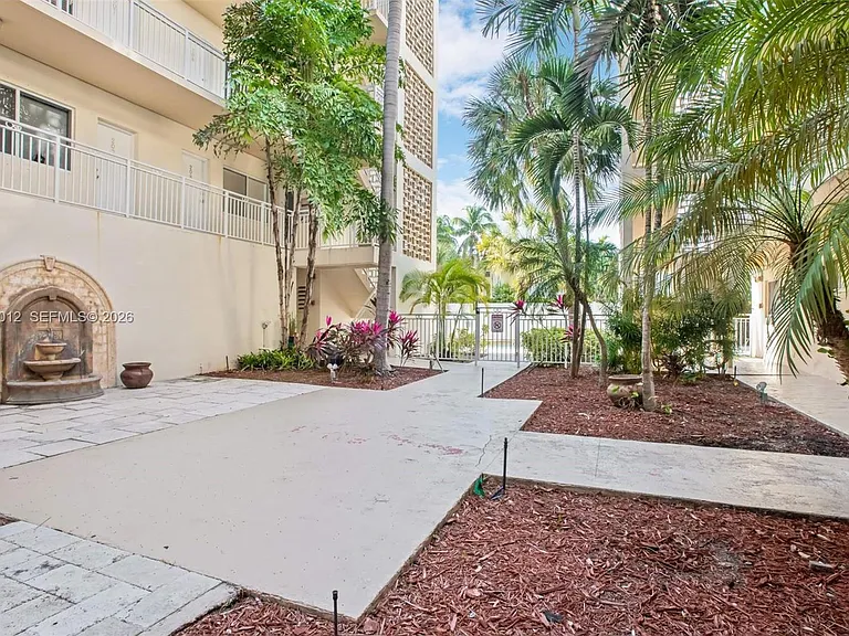 10001 W Bay Harbor Dr #208 — Photo 11