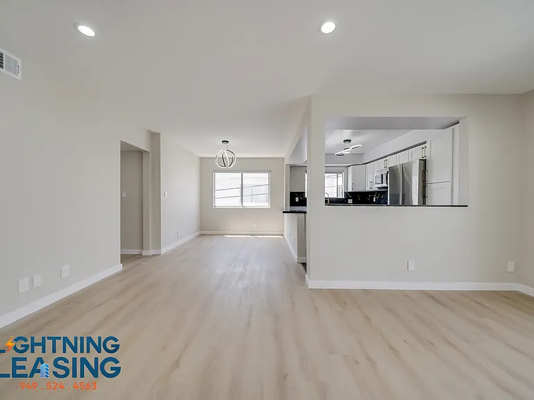 1035 N Hayworth Ave #110 — Photo 3