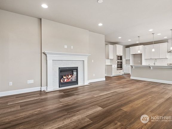 4th image of 15301 206th Avenue E #204