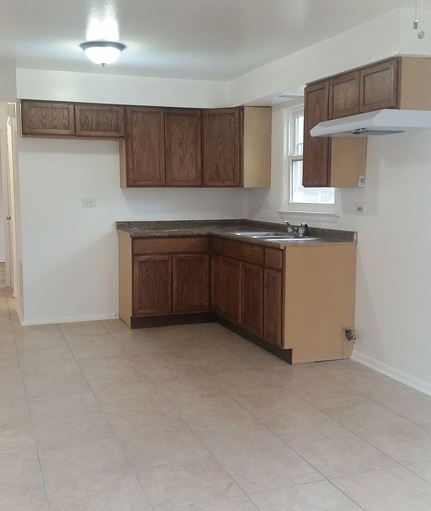 2nd image of 440 W 15th Pl APT 2