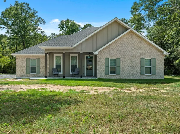 369 J C Bryant Rd, Hattiesburg, MS 39401