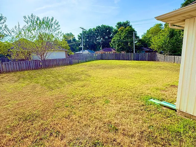 1148 S Elmwood Ave — Photo 29