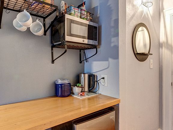 5th image of 321 Boylston Ave E APT 402