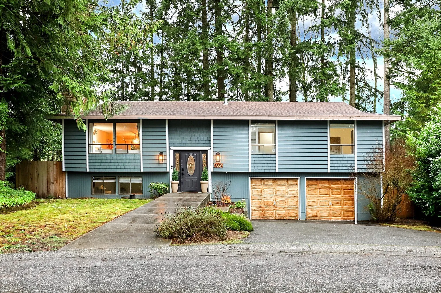3873 Canterbury Place SE photo 1