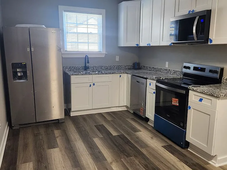 1131 Hawk St — Photo 2