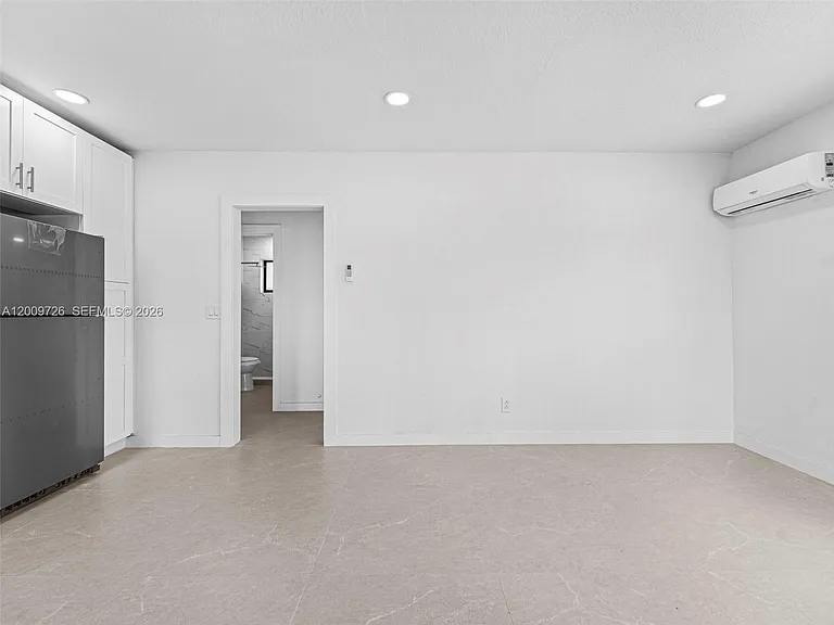 1370 W 29th St #A — Photo 15