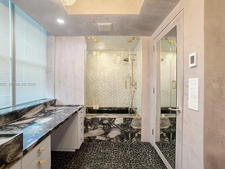 5801 Collins Ave #1200 — Photo 31