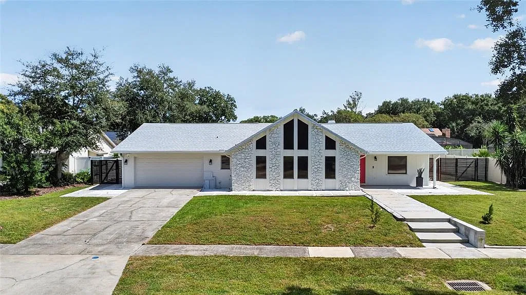 3 bed, 2.0 bath, 2118 sqft, $3,800 — Photo 1