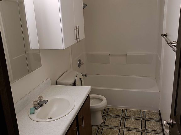 4th image of 1142 Woodland Dr