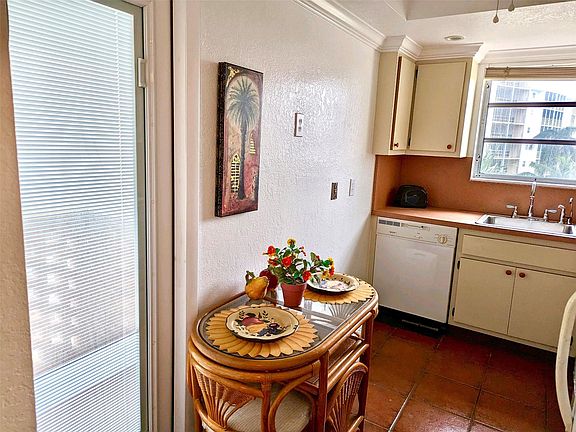 5th image of 2731 NE 14th Street Causeway #519