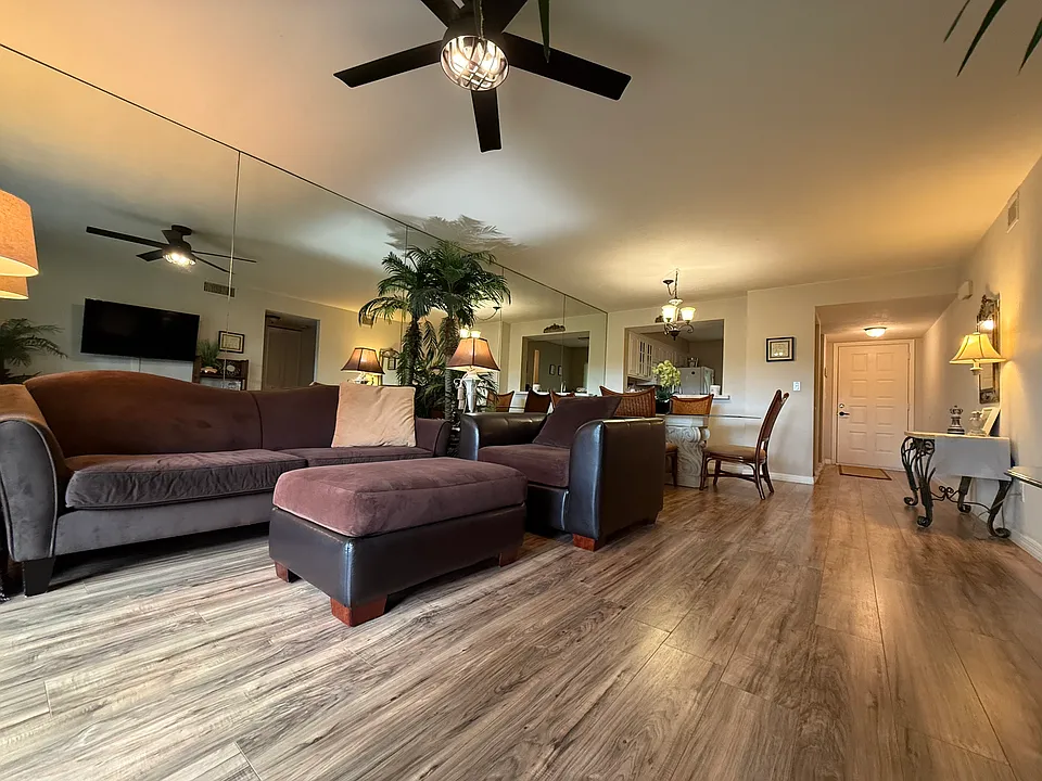 228 Fox Glen Dr