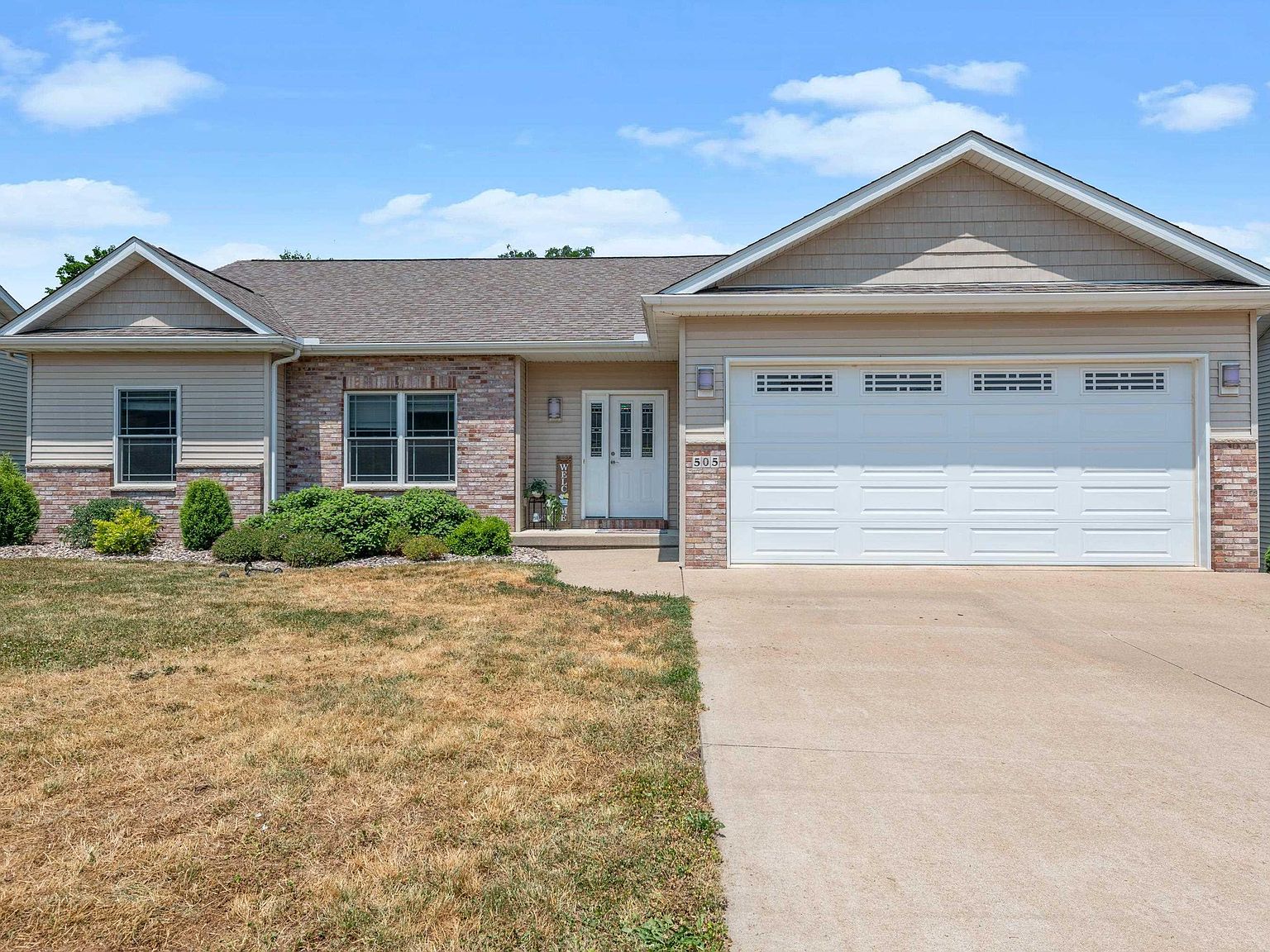 505 N 8th St, Le Claire, IA 52753 Zillow