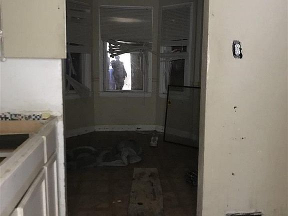 5th image of 12373 Griggs St