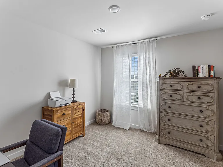 1735 Flora Grv — Photo 11