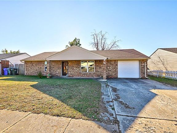 2nd image of 2212 Natchez Dr