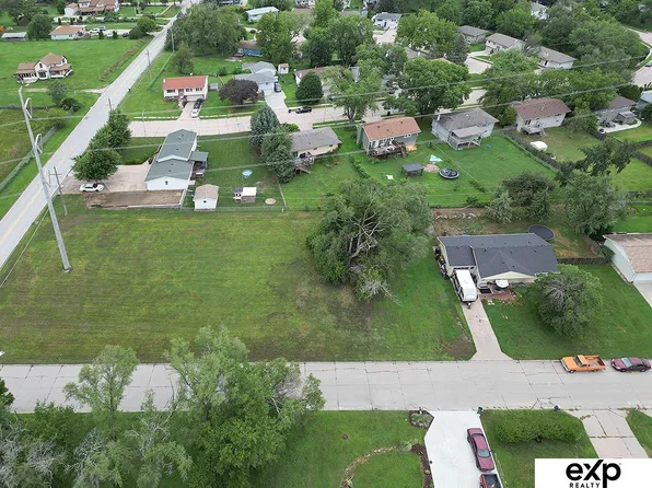 2616 Rose Lane Rd, Bellevue, NE 68147