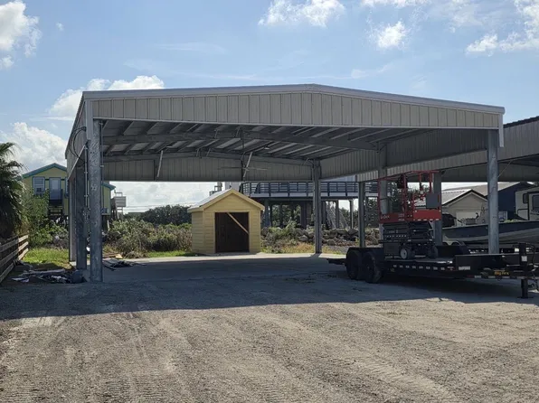 220 Cypress Ln, Grand Isle, LA 70358