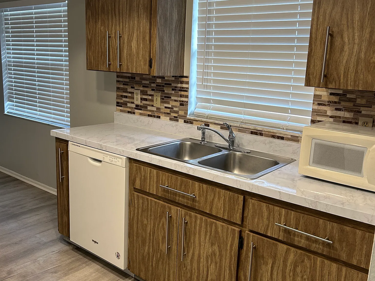 2 bed, 852 sqft, $1,700 — Photo 3
