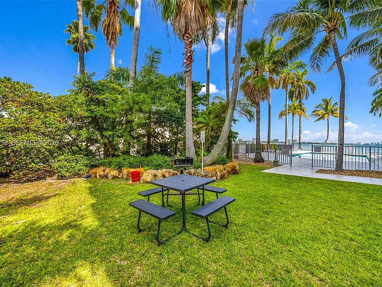 1625 Kennedy Cswy #1004D — Photo 35