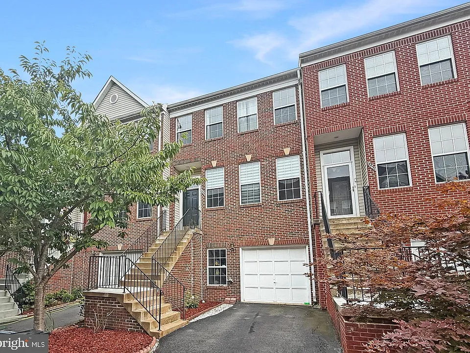 2535 James Monroe Cir