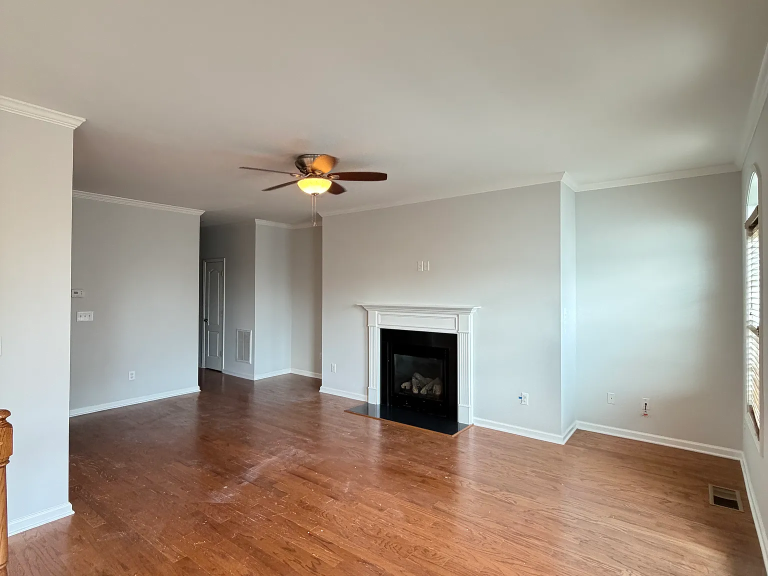 4 bed, 3.5 bath, 2528 sqft, $2,180 — Photo 3