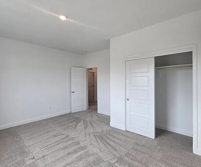 2320 S Claremont Ave — Photo 29