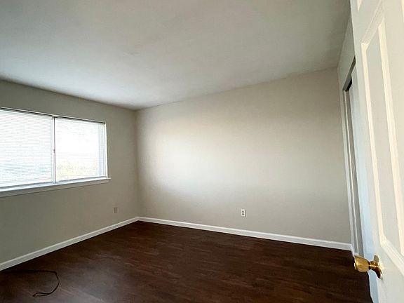 5th image of 824 Loyola Dr