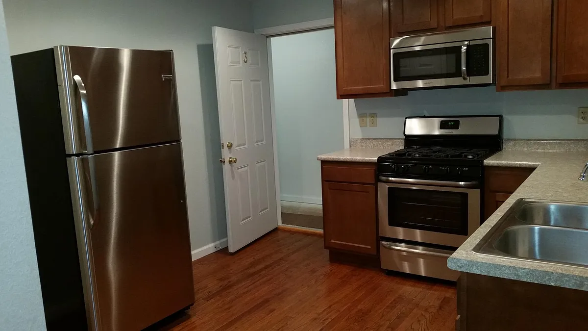 Kitchen - 610 E Gilmore St