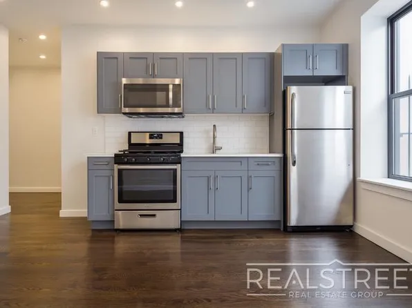 592 Albany Avenue image 1 of 6