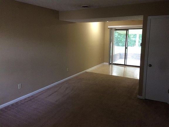 2nd image of 1651 Foxhaven Dr APT 1