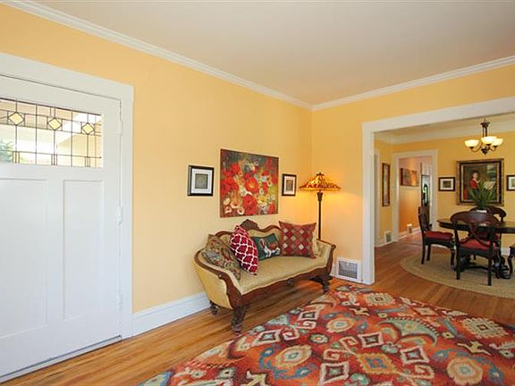 3rd image of 914 N Harvey Ave