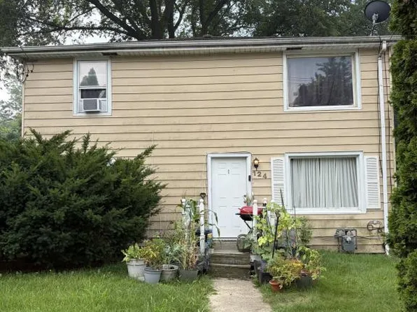 124 E State St APT 4, North Aurora, IL 60542