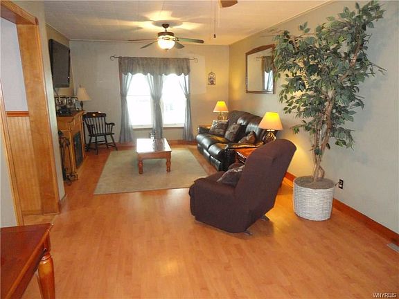 5th image of 297 Falconer St