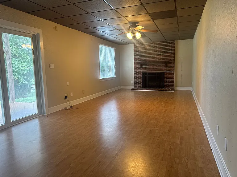 8024 Bradford Ln — Photo 10