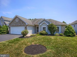 24 Longwood Dr, Mechanicsburg, PA