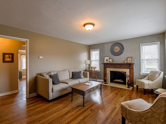 2nd image of 785 E Elgin Ave