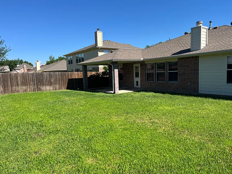 4405 Carriage Lane Cir — Photo 17