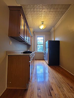 4th image of 881 Saint Johns Pl #4