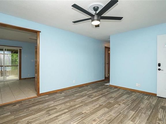 4th image of 1303 N Redwood Dr