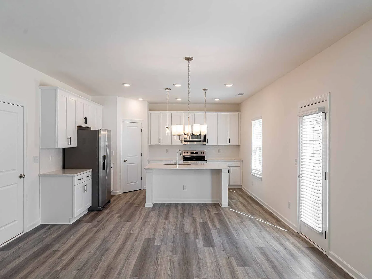 3 bed, 2.5 bath, 1829 sqft, $2,375 — Photo 2