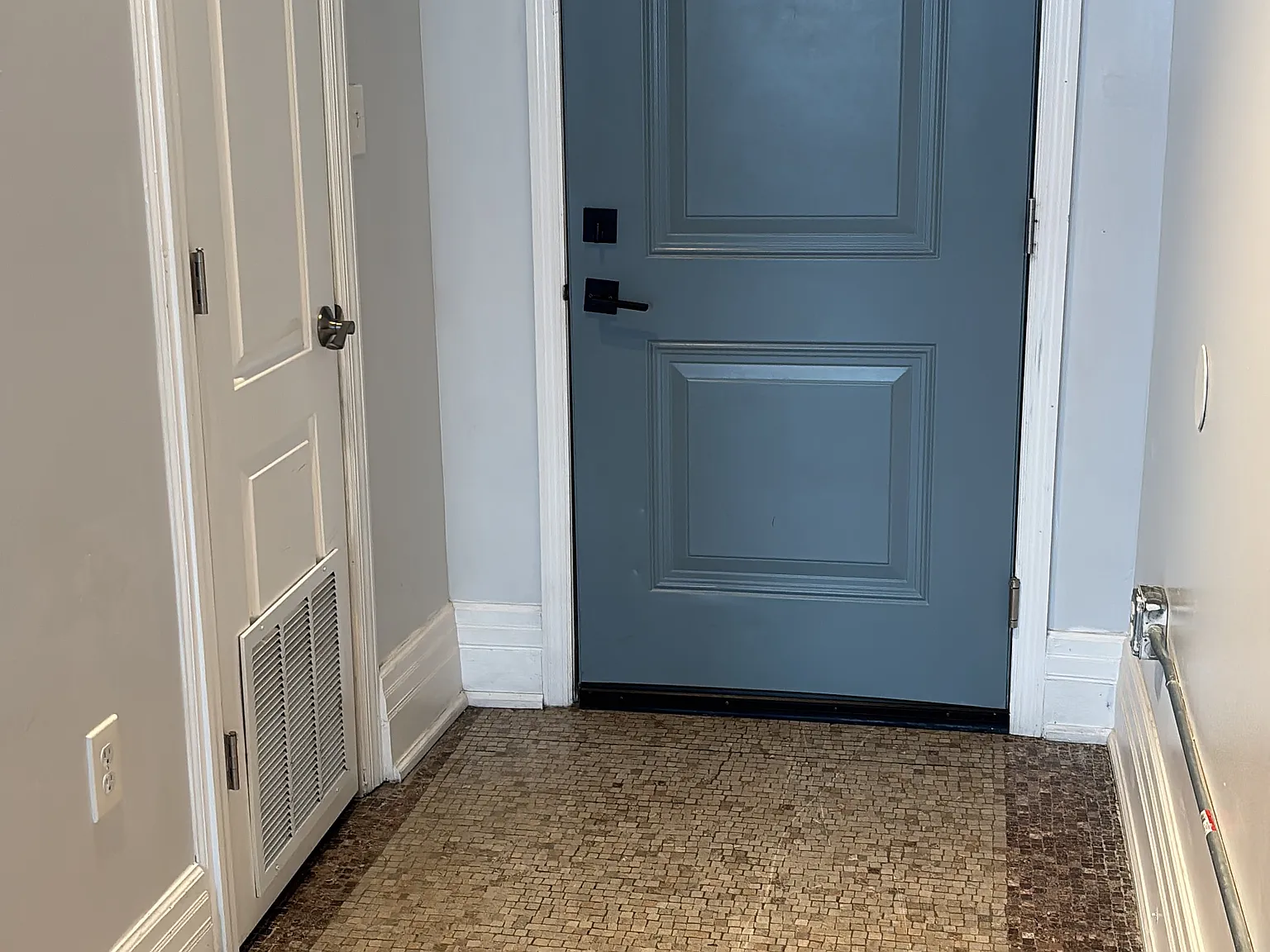 22 W 7th St — Photo 2