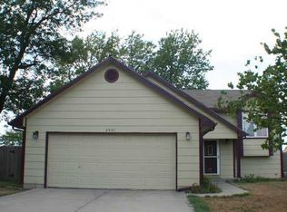 2401 N Pembroke Ct, Augusta, KS 67010