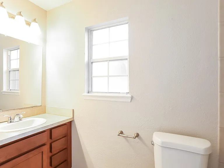 4519 Antler Hill Dr E — Photo 16