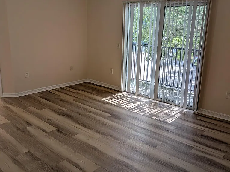 350 Crestwood Cir #201 — Photo 20